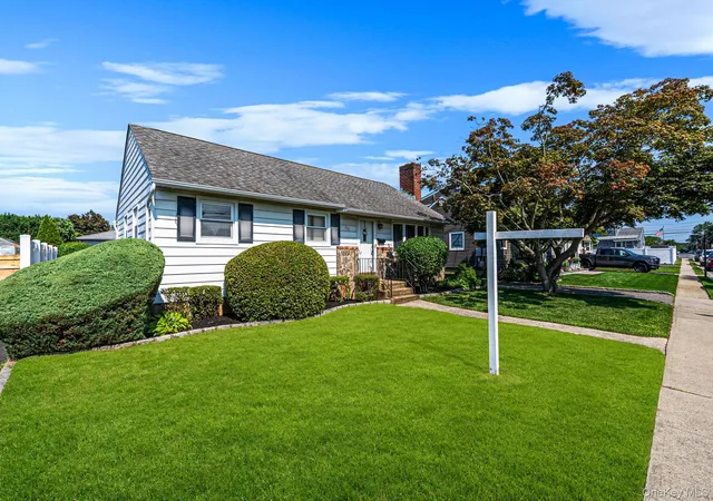 Photo 2 of Single family home for sale at 177 10th Street, Oyster Bay, NY 11714 | MLS# 1031563 | Listing updated on 2026-08-22