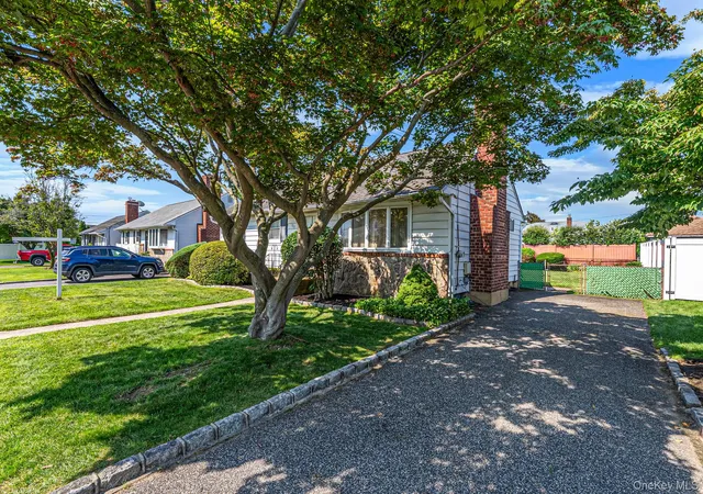 Photo 3 of Single family home for sale at 177 10th Street, Oyster Bay, NY 11714 | MLS# 1031563 | Listing updated on 2026-08-22