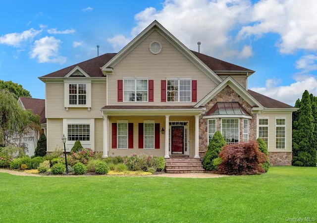 Photo 2 of Single family home for sale at 7 Brookline Ct, Riverhead, NY 11792 | MLS# 1031590 | Listing updated on 2026-08-09