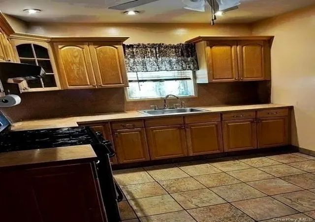 Listing Photo 5 - Condo for sale in building located at 111-46 139th St, New York, NY 11435