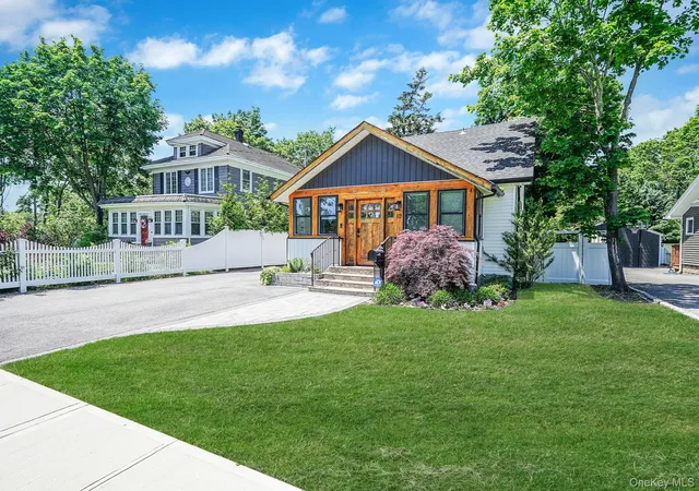 Photo 1 of Single family home for sale at 10 Bayview Ave, Islip, NY 11730 | MLS# 1031635 | Listing updated on 2026-10-01