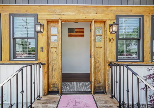 Photo 3 of Single family home for sale at 10 Bayview Ave, Islip, NY 11730 | MLS# 1031635 | Listing updated on 2026-10-01