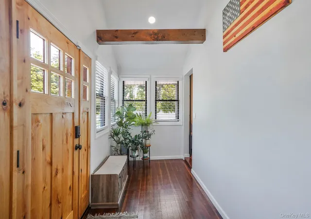 Photo 3 of Single family home for sale at 10 Bayview Ave, Islip, NY 11730 | MLS# 1031635 | Listing updated on 2026-10-01