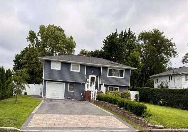 Photo 4 of Sale Pending at 199 W Orange St, Islip, NY 11717 | MLS# 1031654 | Listing updated on 2026-09-01