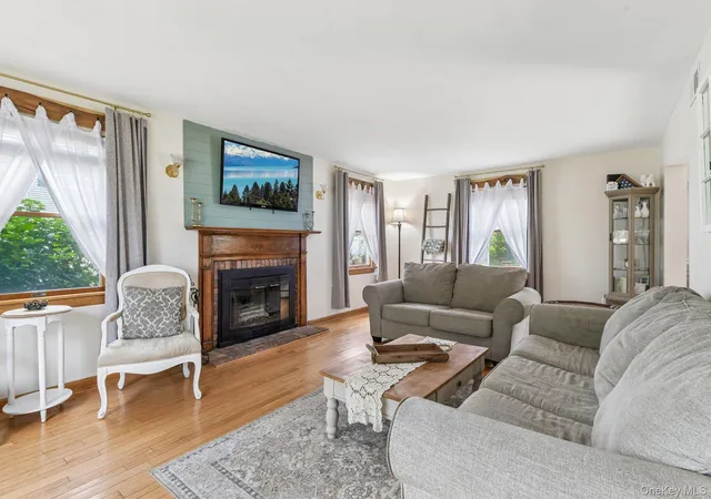 Photo 4 of Single family home for sale at 21 Manchester Ln, Brookhaven, NY 11790 | MLS# 1031657 | Listing updated on 2026-10-05