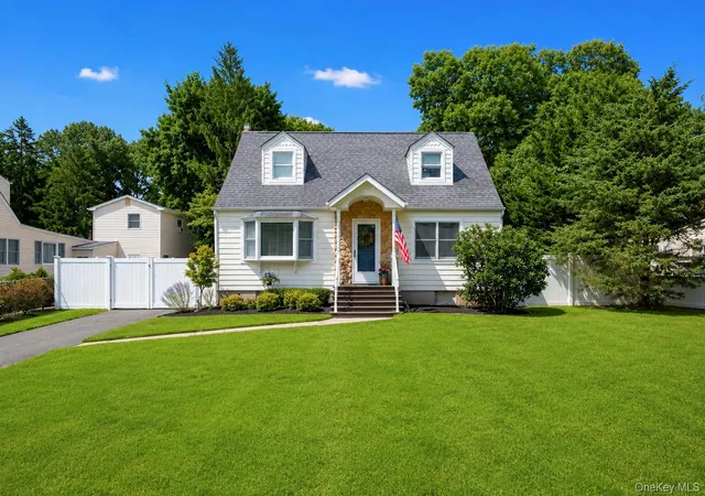 2nd image of 21 Wilson Ave, Smithtown, NY 11767 | MLS# 1031693