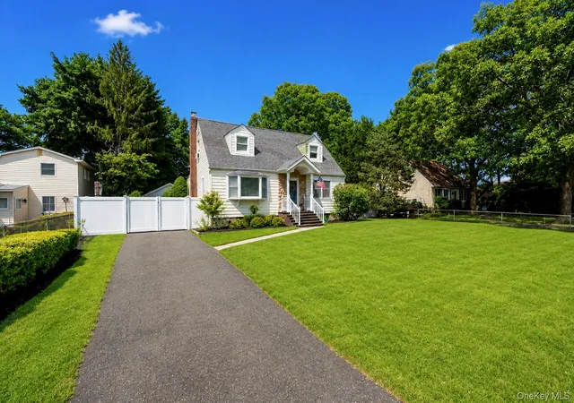 Photo 3 of Sale Pending at 21 Wilson Ave, Smithtown, NY 11767 | MLS# 1031693 | Listing updated on 2026-08-18