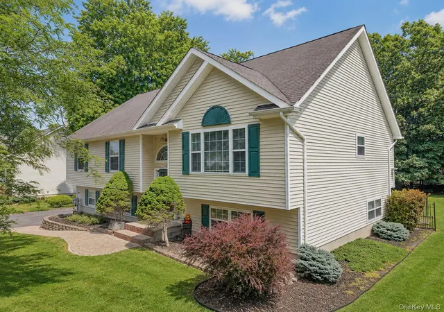 Photo 1 of Single family home for sale at 26 Seals Dr, Monroe, NY 10950 | MLS# 1031701 | Listing updated on 2026-10-04