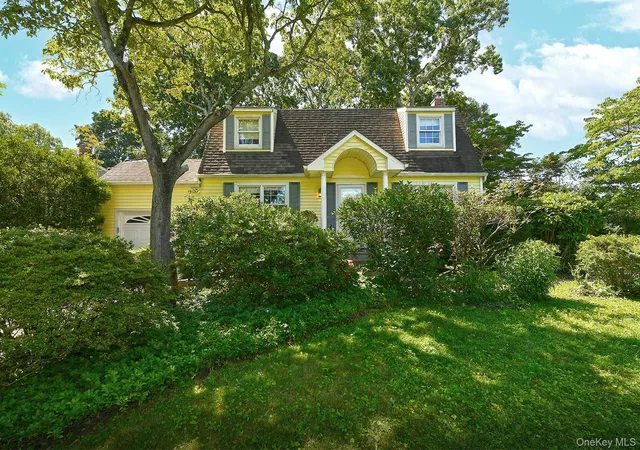 2nd image of 20 Brook Ln, Smithtown, NY 11787 | MLS# 1031716