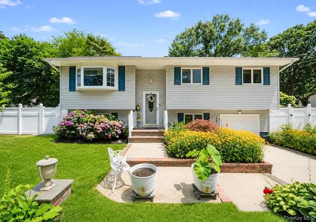 Photo 1 of Sale Pending at 109 Midland Blvd, Brookhaven, NY 11779 | MLS# 1031720 | Listing updated on 2026-08-13