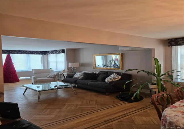Listing Photo 5 - Condo for sale in building located at 70-22 68th St, New York, NY 11385