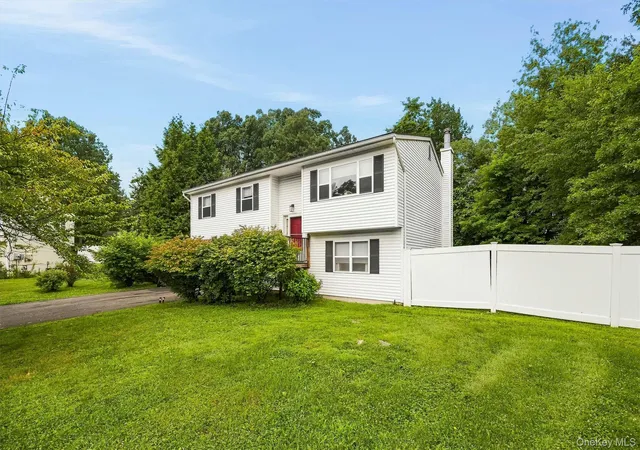 Photo 1 of Sale Pending at 5 Harriet Ln, Clarkstown, NY 10956 | MLS# 1031729 | Listing updated on 2026-08-13