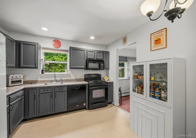 Photo 4 of Sale Pending at 5 Harriet Ln, Clarkstown, NY 10956 | MLS# 1031729 | Listing updated on 2026-08-13