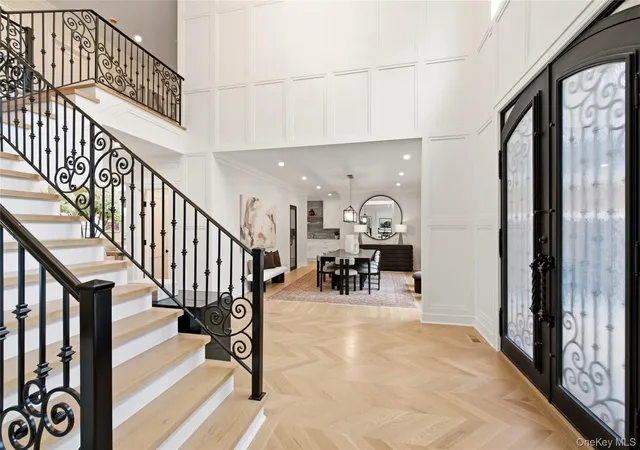 Photo 3 of Mansion for sale at 106 Cove Rd, Huntington, NY 11768 | MLS# 1031732 | Listing updated on 2026-09-07