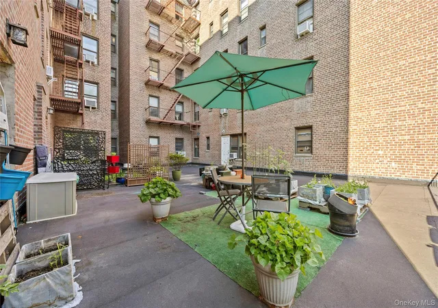 Listing Photo 2 - Condo for sale in building located at 309 N Broadway, Yonkers, NY 10701 - Unit #2G