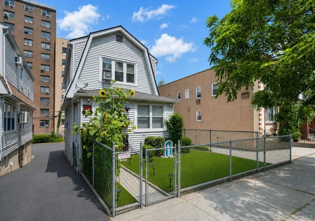 Photo 2 of Sale Pending at 1736 Parkview Ave, New York, NY 10461 | MLS# 1031745 | Listing updated on 2026-08-31