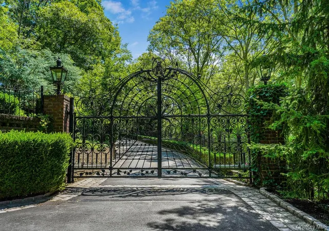 Photo 3 of Mansion for sale at 18 Gwynne Rd, Huntington, NY 11747 | MLS# 1031747 | Listing updated on 2026-07-30