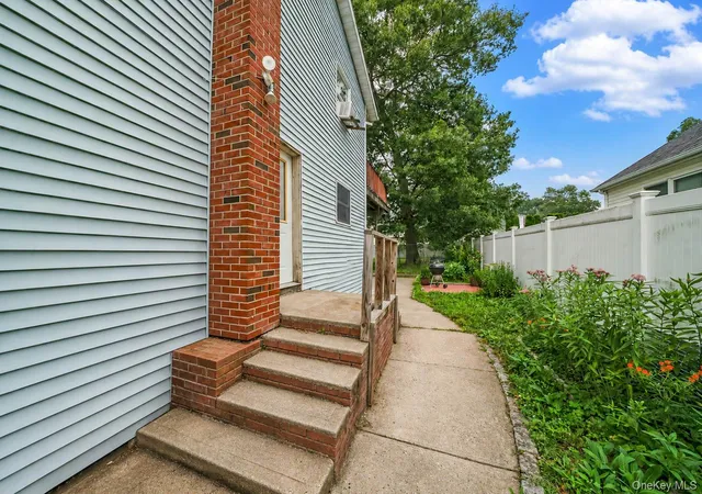 Photo 3 of Single family home for sale at 107 Cedar Oaks Ave, Brookhaven, NY 11738 | MLS# 1031748 | Listing updated on 2026-10-07