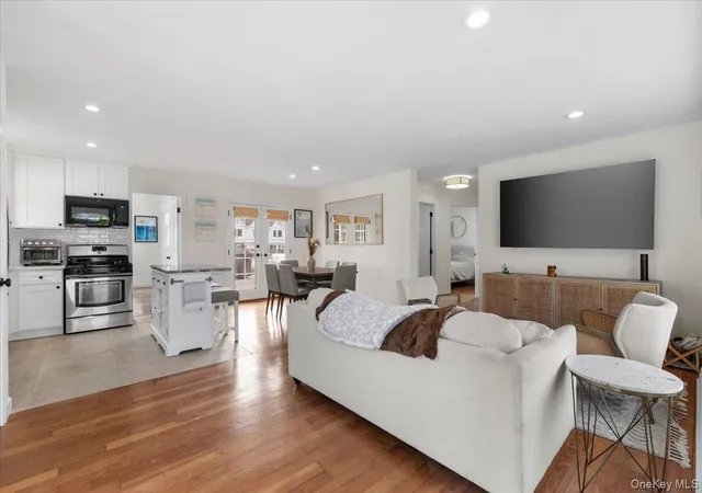 Photo 2 of Condo for sale at 7 Whiting Rd, Southampton, NY 11942 | MLS# 1031766 | Listing updated on 2026-10-03