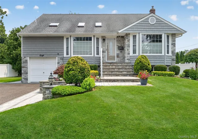 Photo 1 of Sale Pending at 8 Yates Ln, Oyster Bay, NY 11753 | MLS# 1031767 | Listing updated on 2026-08-18