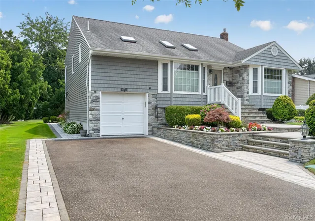 Photo 2 of Sale Pending at 8 Yates Ln, Oyster Bay, NY 11753 | MLS# 1031767 | Listing updated on 2026-08-18
