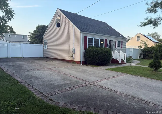 Photo 2 of Sale Pending at 51 E Cedar St, Islip, NY 11722 | MLS# 1031770 | Listing updated on 2026-08-15