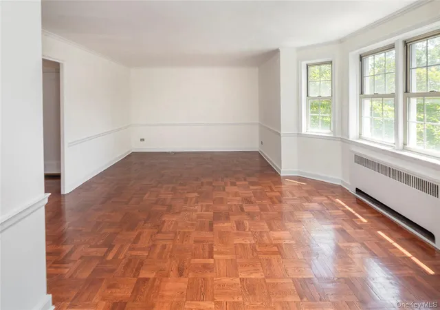 4th image of 2 Chateaux Cir, Scarsdale, NY 10583