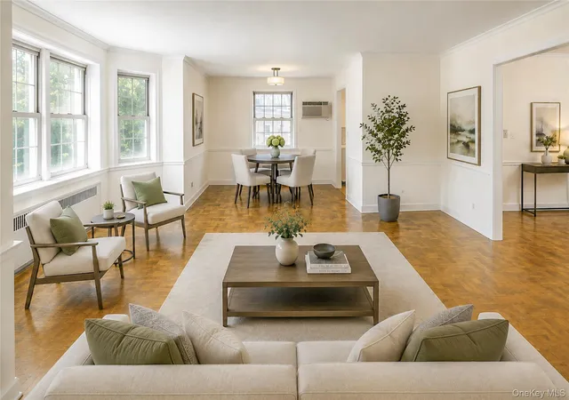5th image of 2 Chateaux Cir, Scarsdale, NY 10583