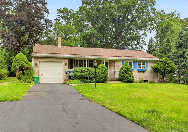 Photo 2 of Sale Pending at 4 Jill Dr, Clarkstown, NY 10994 | MLS# 1031776 | Listing updated on 2026-08-27