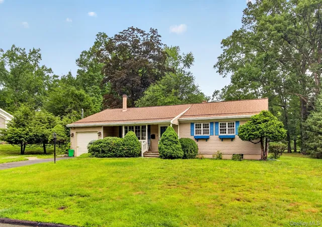 Photo 3 of Sale Pending at 4 Jill Dr, Clarkstown, NY 10994 | MLS# 1031776 | Listing updated on 2026-08-27