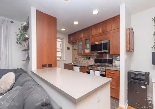 Photo 3 of Sale Pending at 12 Westchester Ave #2J, White Plains, NY 10601 | MLS# 1031789 | Listing updated on 2026-09-04