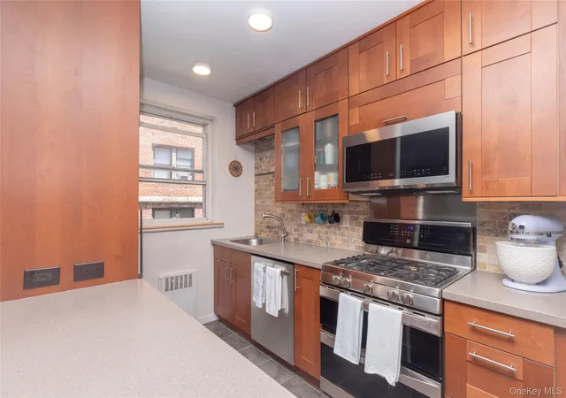 Photo 3 of Sale Pending at 12 Westchester Ave #2J, White Plains, NY 10601 | MLS# 1031789 | Listing updated on 2026-09-04