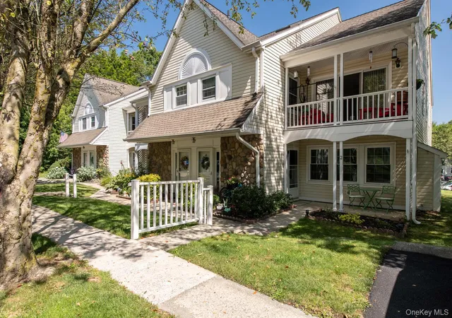 Photo 3 of Sale Pending at 6 Burnham Ct, Fishkill, NY 12524 | MLS# 1031791 | Listing updated on 2026-09-05