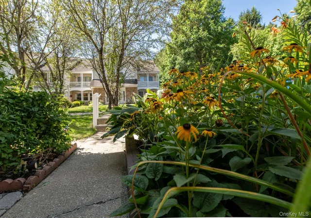 Listing Photo 5 - Condo for sale in building located at 6 Burnham Ct, Fishkill, NY 12524