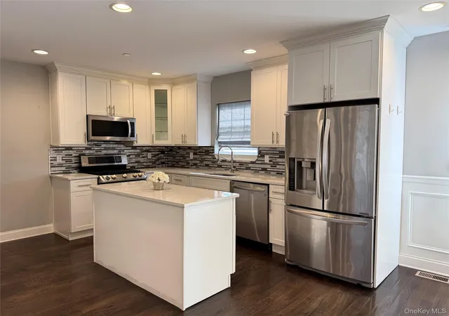 Photo 3 of Sale Pending at 318 Cross St #2, North Hempstead, NY 11590 | MLS# 1031798 | Listing updated on 2026-09-17