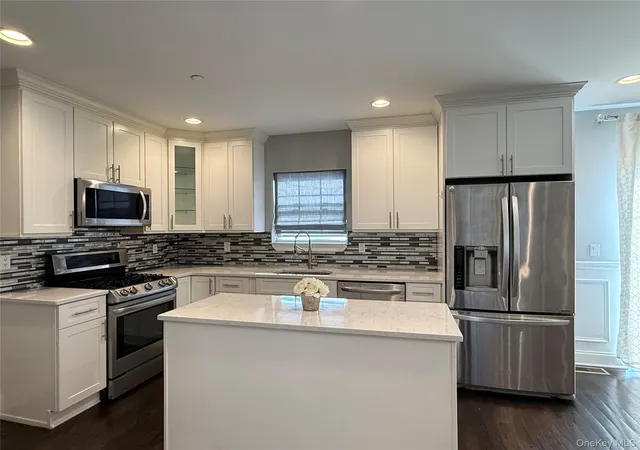 Photo 3 of Sale Pending at 318 Cross St #2, North Hempstead, NY 11590 | MLS# 1031798 | Listing updated on 2026-09-17
