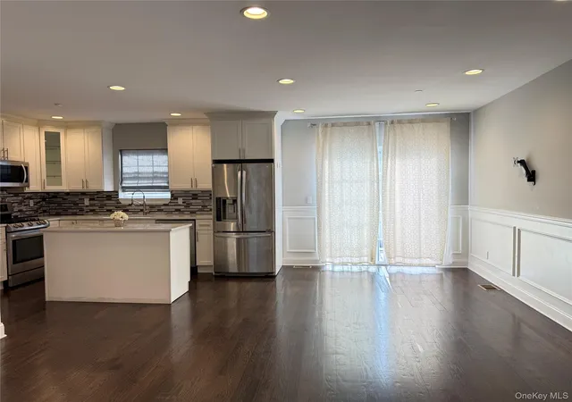 Photo 4 of Sale Pending at 318 Cross St #2, North Hempstead, NY 11590 | MLS# 1031798 | Listing updated on 2026-09-17