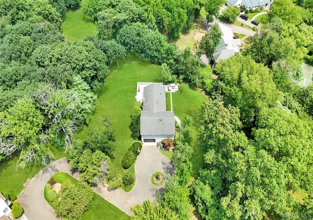 Photo 2 of Single family home for sale at 125 Hicks Ln, North Hempstead, NY 11024 | MLS# 1031832 | Listing updated on 2026-08-23