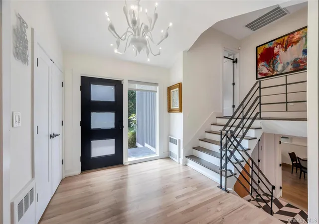 Photo 3 of Single family home for sale at 125 Hicks Ln, North Hempstead, NY 11024 | MLS# 1031832 | Listing updated on 2026-08-23