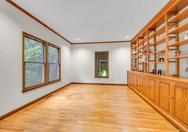 Photo 4 of Sale Pending at 244 Store Hl Rd, Oyster Bay, NY 11568 | MLS# 1031838 | Listing updated on 2026-08-21