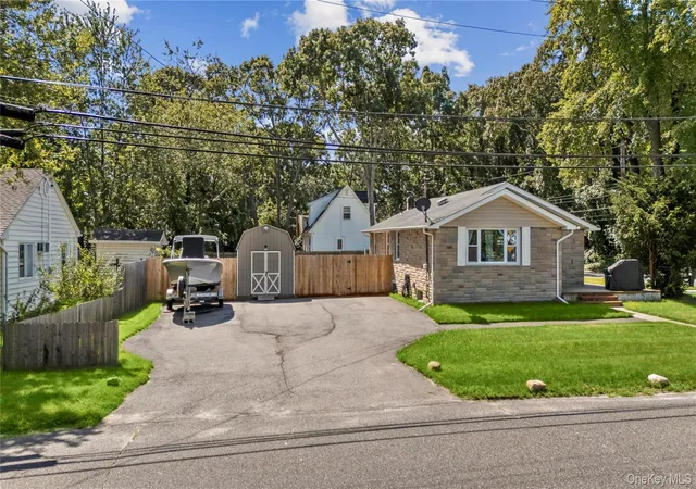 Photo 4 of Sale Pending at 277 Mckinley Dr, Brookhaven, NY 11951 | MLS# 1031856 | Listing updated on 2026-09-19