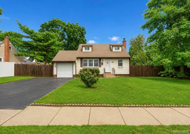 Photo 2 of Sale Pending at 491 Smith St, Islip, NY 11722 | MLS# 1031878 | Listing updated on 2026-08-19