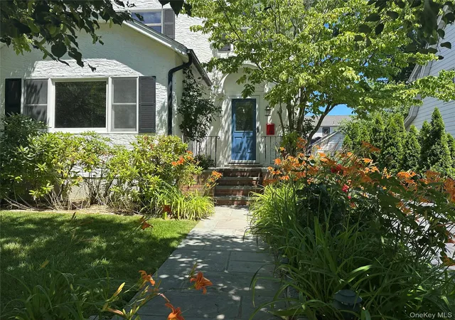 Photo 1 of Single family home for sale at 17 Cypress Ave, North Hempstead, NY 11050 | MLS# 1031880 | Listing updated on 2026-09-27