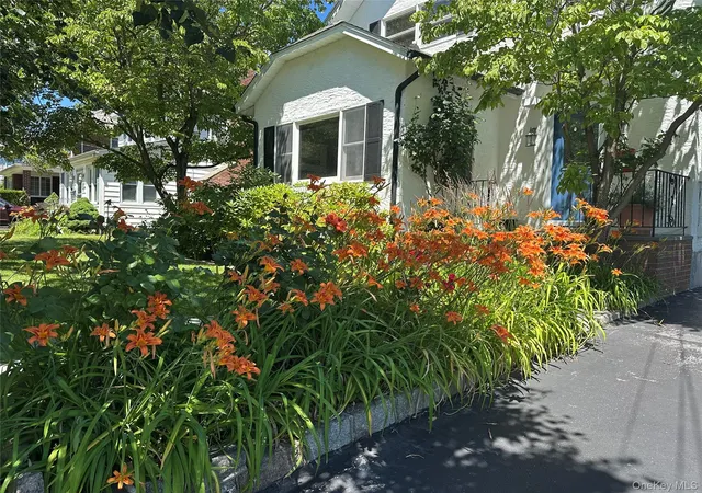 Photo 2 of Single family home for sale at 17 Cypress Ave, North Hempstead, NY 11050 | MLS# 1031880 | Listing updated on 2026-09-27