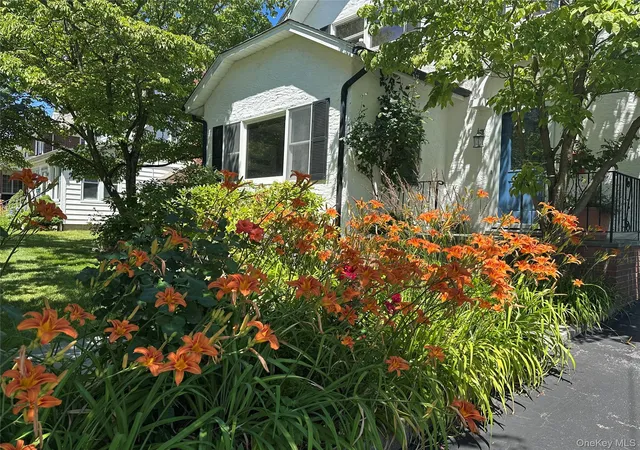 Photo 3 of Single family home for sale at 17 Cypress Ave, North Hempstead, NY 11050 | MLS# 1031880 | Listing updated on 2026-09-27
