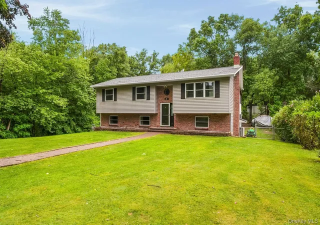 Photo 3 of Sale Pending at 2 Netherwood Dr, Pleasant Valley, NY 12578 | MLS# 1031888 | Listing updated on 2026-10-04