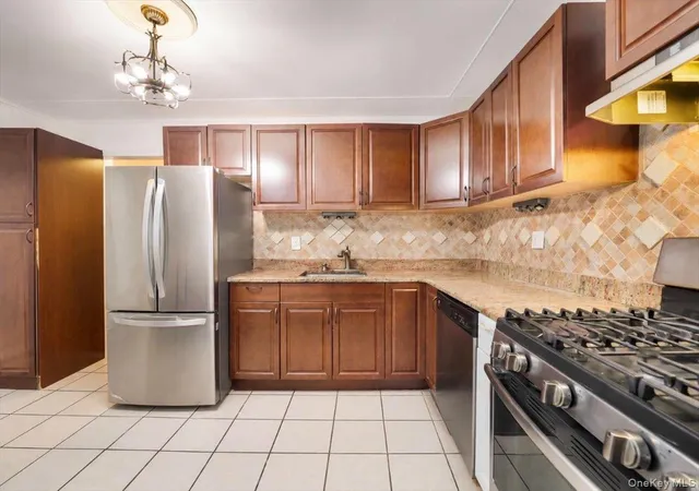 Listing Photo 4 - Condo for sale in building located at 10 Brevoort Dr, Haverstraw, NY 10970 - Unit #2A
