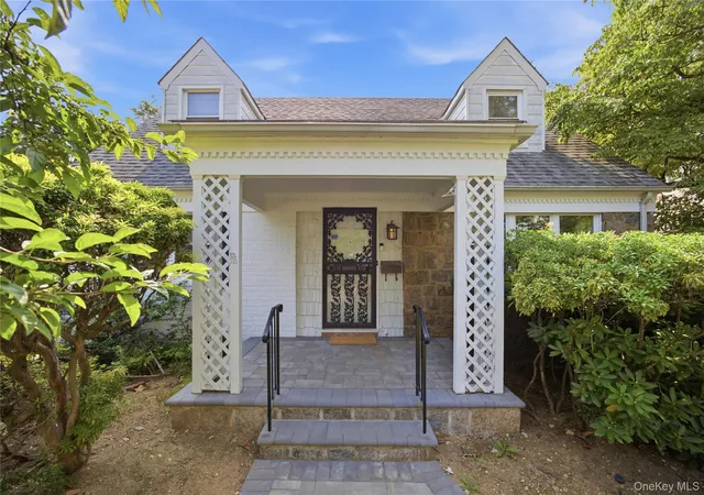 Photo 2 of Sale Pending at 102 Stephan Marc Ln, North Hempstead, NY 11040 | MLS# 1031921 | Listing updated on 2026-08-19