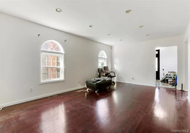 2nd image of 316 Maplegrove Ave, Hempstead, NY 11553 | MLS# 1031929