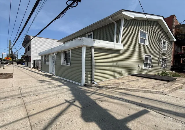 Photo 2 of Single family home for sale at 801 E 215th Street, New York, NY 10467 | MLS# 1031933 | Listing updated on 2026-07-31
